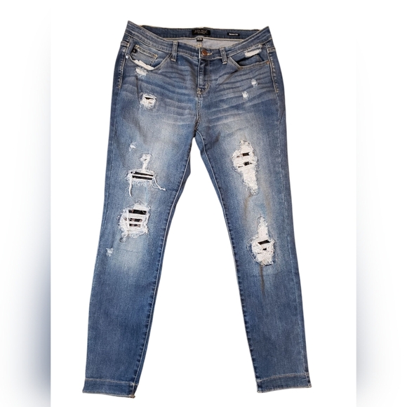 Judy Blue Distressed Skinny Fit With Camo Patches 15/32 - Picture 2 of 7